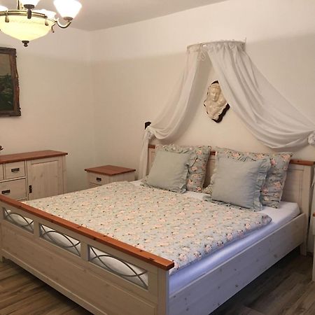 미쿨로프 Lormuv Dvur 빌라 외부 사진
